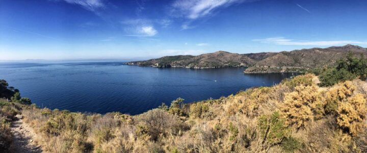 Vue sur la baie "Cala Montjoi", la maison du restaurant mondialement connu "El Bulli".