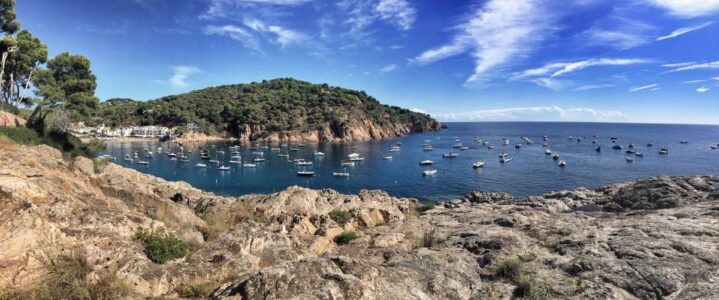La badia de Tamariu és la primera de moltes badies molt pintoresques de l'etapa 7 del "Camí de Ronda"