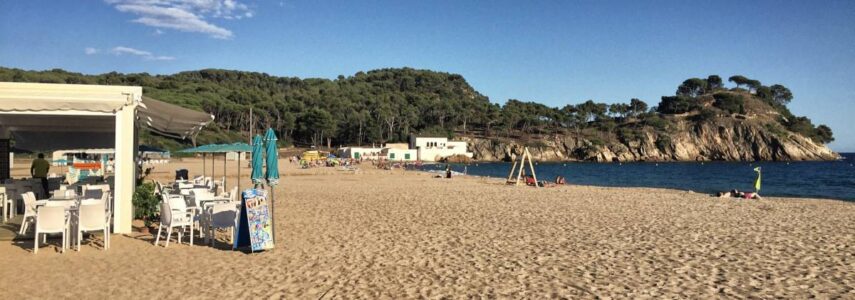 Kurz vor dem Ende von Etappe 7: Der Strand "Platja Del Castell Palamós" lädt zu einer letzten Rast mit Badepause ein