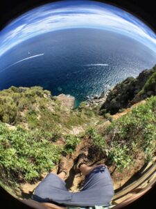 Ein kurzes Stück Steilküste beim Aussichtspunkt an der "Ermita de Sant Sebastià"