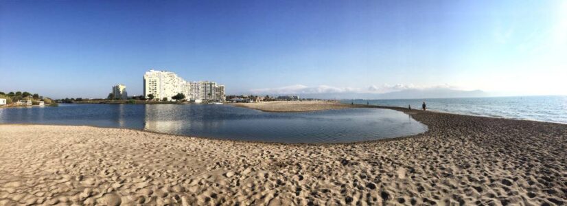 Nelle immediate vicinanze dei castelli dell'hotel di Empuriabrava, inizia un tratto di costa solitaria che ti porterà a scoprire la storia della tua città.