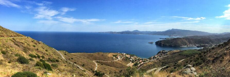 Le point le plus haut de l'étape 1 offre une vue spectaculaire sur le Cap de Creus qui se trouve devant nous.