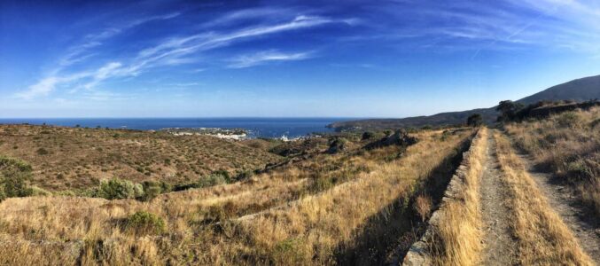 Veduta di Cadaqués dalla cima del Cap de Creus